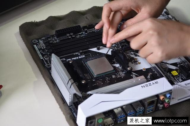 美女教您如何裝機！AMD銳龍Ryzen7-1700X電腦組裝教程