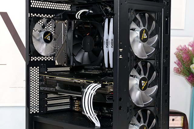 618抄底攢機好時節，i7 9700K+RTX2060S先馬易大師機箱裝機作業！