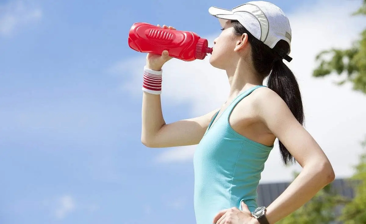 運動時運動后只能喝熱水？專家：這個觀點是不正確的