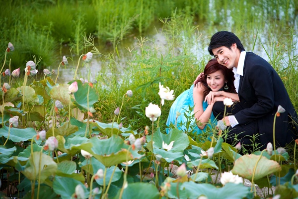 photoshop調色教程:青青河邊草婚紗照_webjx.com