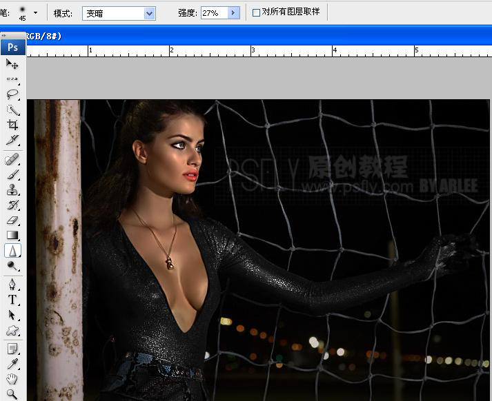 photoshop教程:制作暗調質感時尚美女