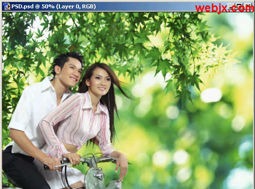 photoshop合成教程:情侶照與風景照片