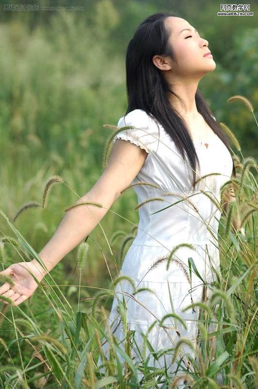 ps調色教程:唯美田野淺藍色調美女照片-webjx.com