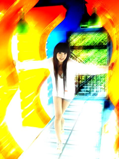photoshop讓美女照片更加有視覺沖擊特效_webjx.com